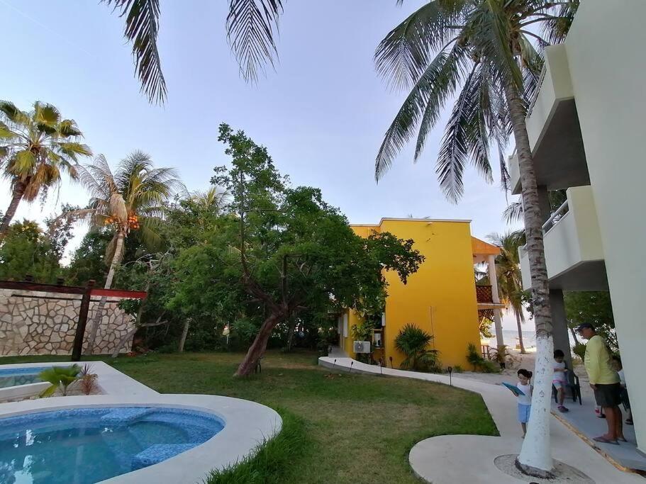 Marysol D8 Beachfront Next To Nomads *